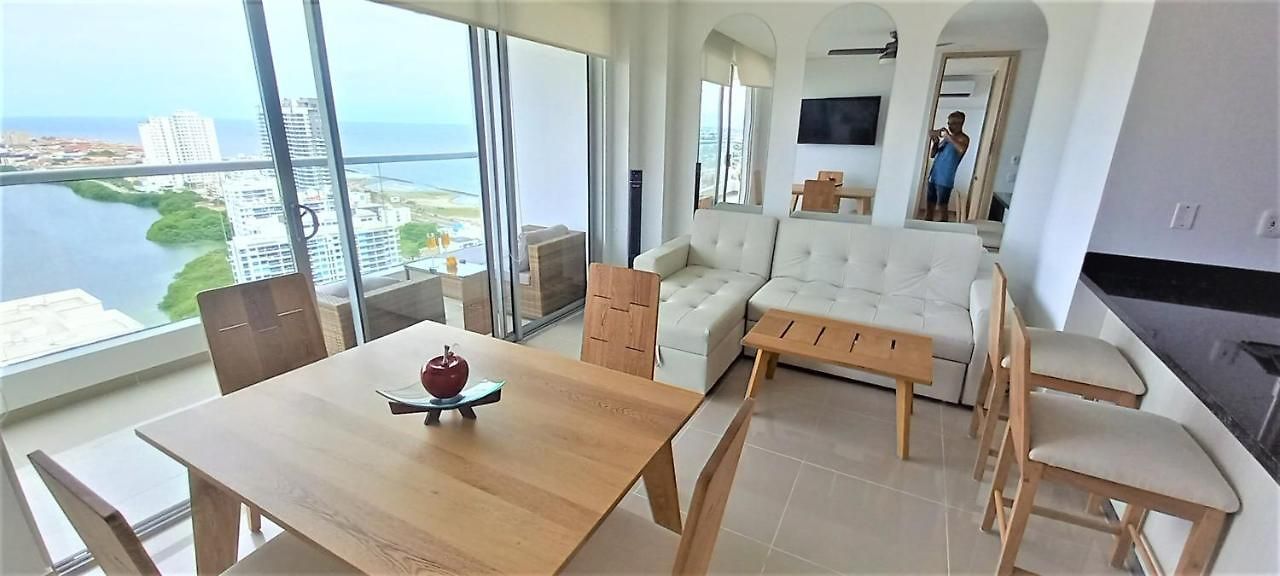 P23 Brand New High Floor, Few Blocks To Walled Steps To *