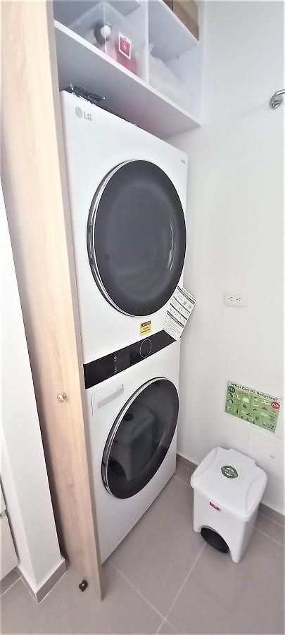 P23 Brand New High Floor, Few Blocks To Walled Steps To *