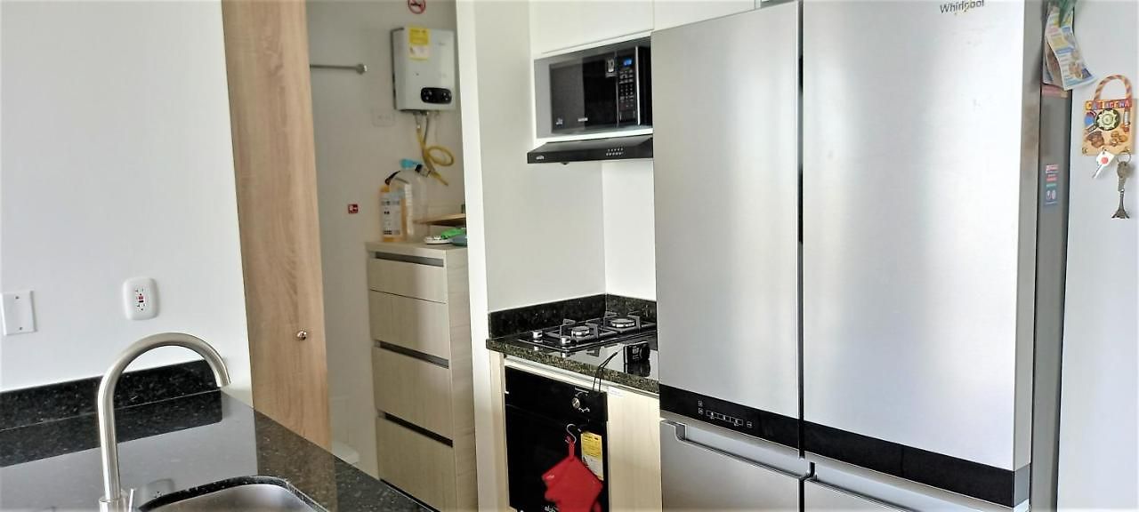 P23 Brand New High Floor, Few Blocks To Walled Steps To Apartment