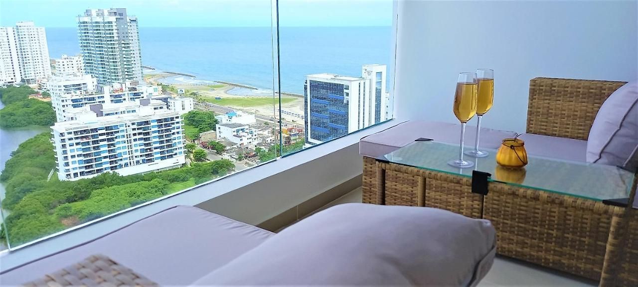 Apartment P23 Brand New High Floor, Few Blocks To Walled Steps To Cartagena