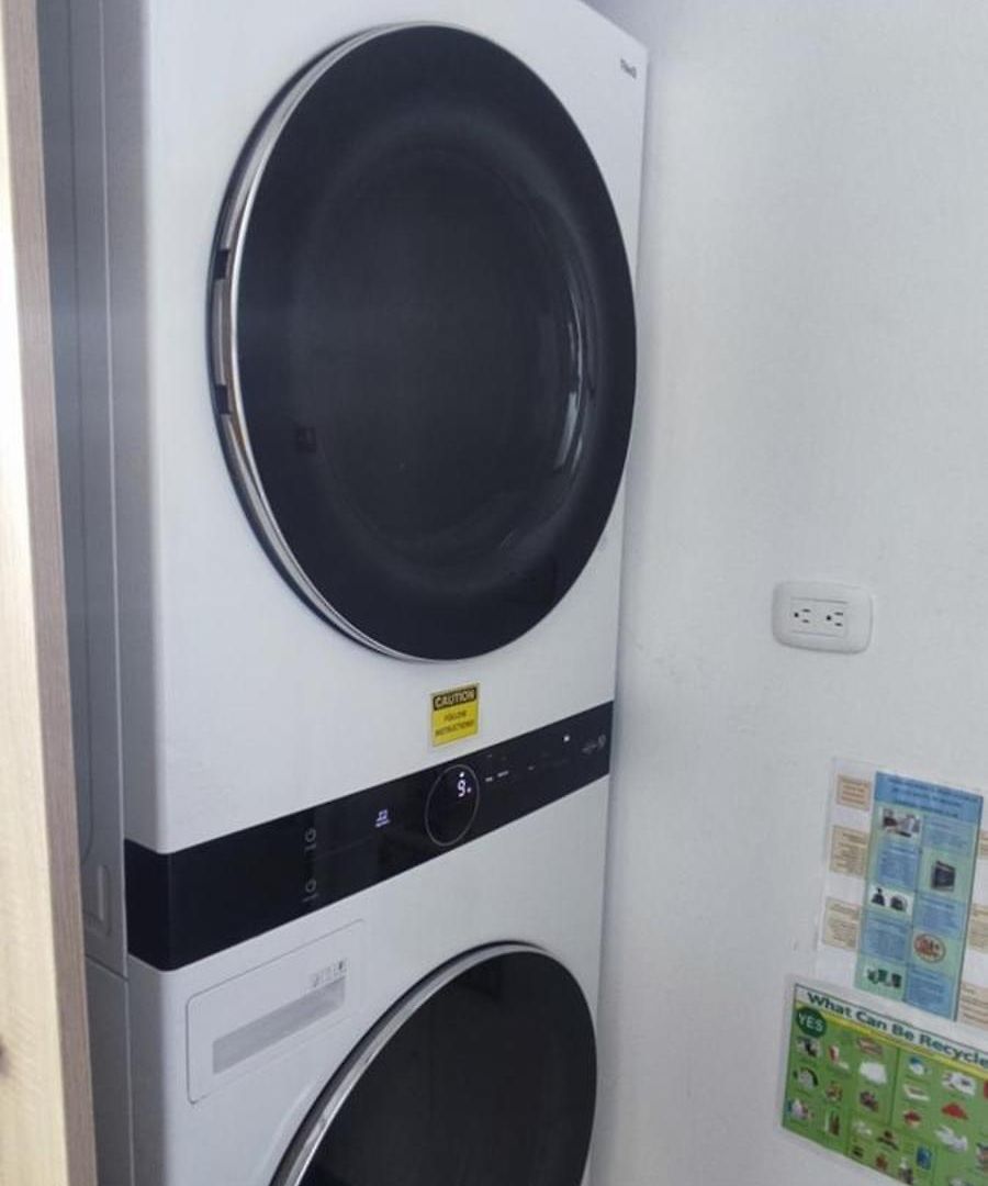P23 Brand New High Floor, Few Blocks To Walled Steps To Apartment *