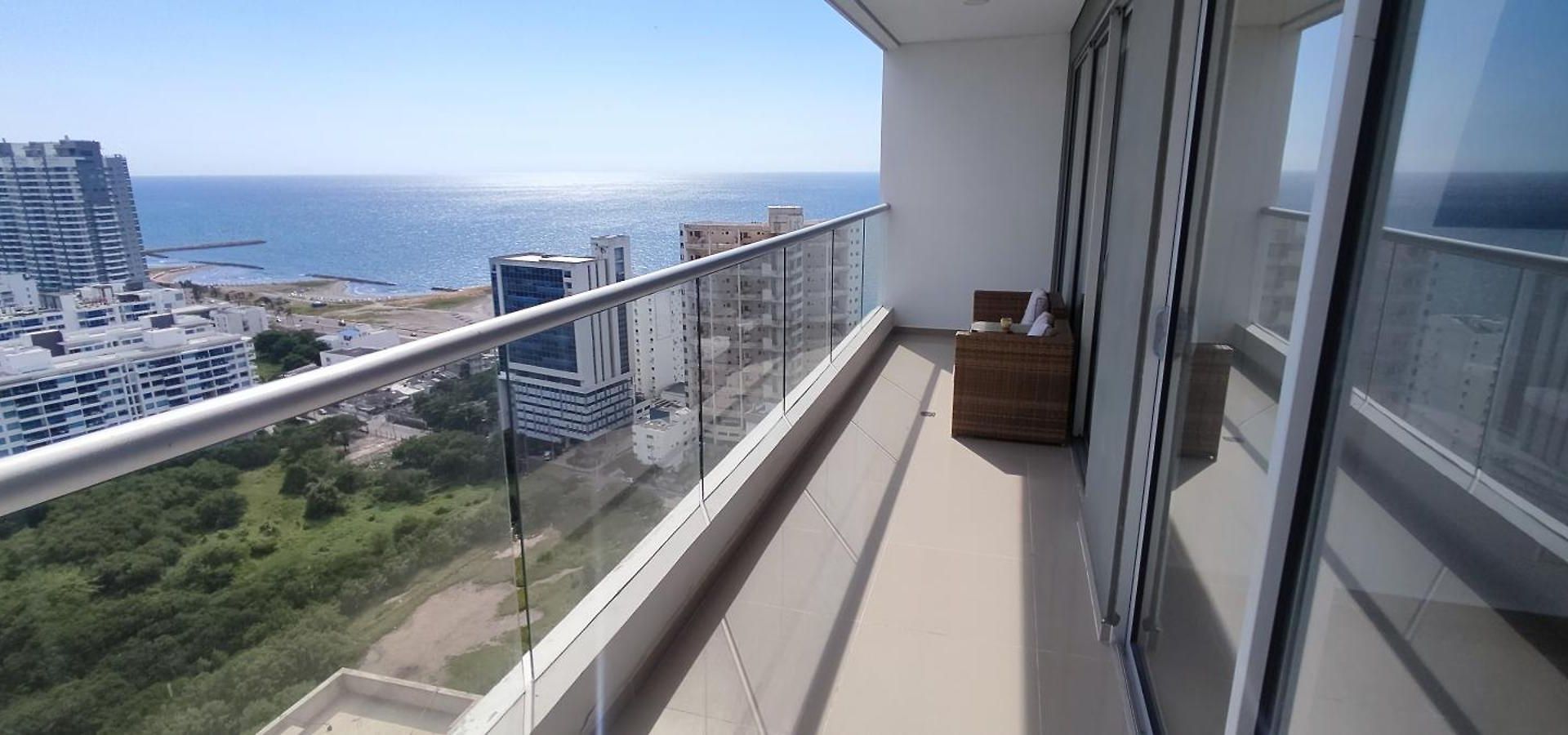 Apartment P23 Brand New High Floor, Few Blocks To Walled Steps To Cartagena
