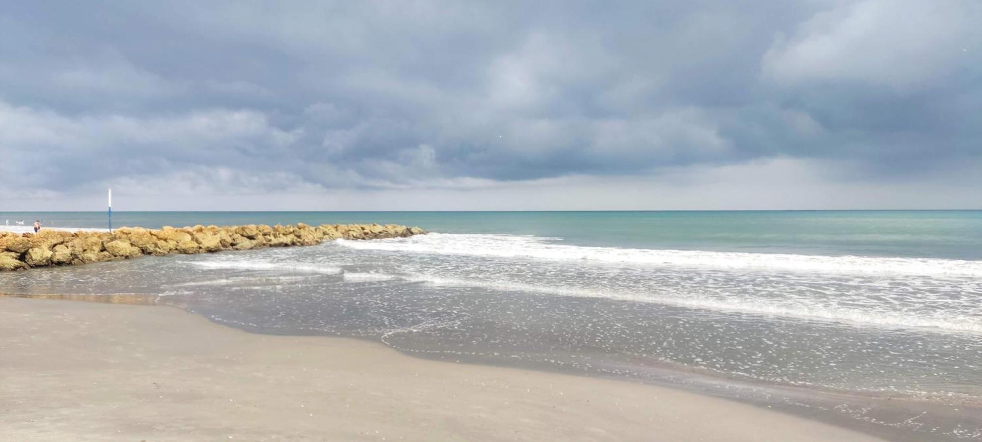 P23 Brand New High Floor, Few Blocks To Walled City Steps To Beach *